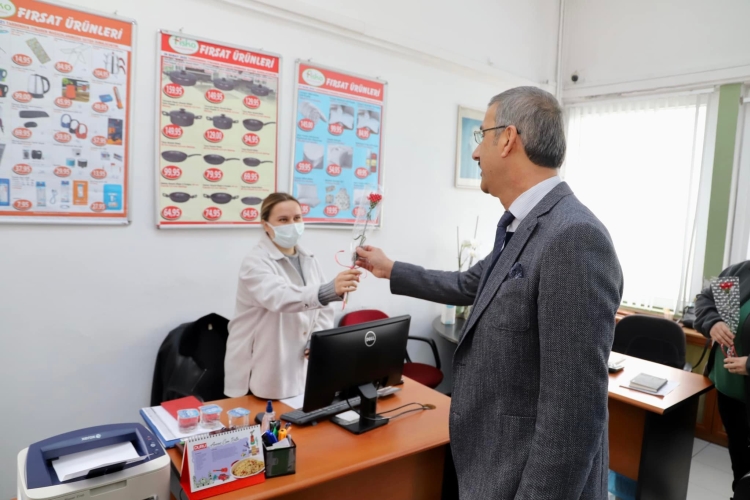 FİSKOBİRLİK BAŞKANI LÜTFİ BAYRAKTAR ÇALIŞANLARIN 8 MART DÜNYA KADINLAR GÜNÜNÜ KUTLADI