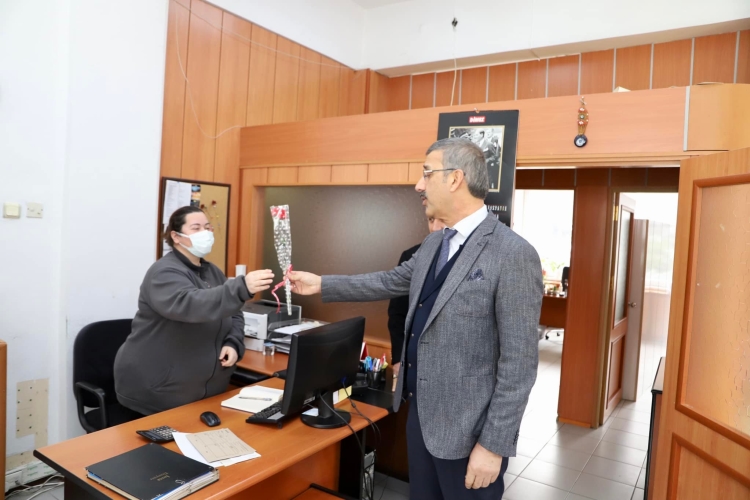 FİSKOBİRLİK BAŞKANI LÜTFİ BAYRAKTAR ÇALIŞANLARIN 8 MART DÜNYA KADINLAR GÜNÜNÜ KUTLADI