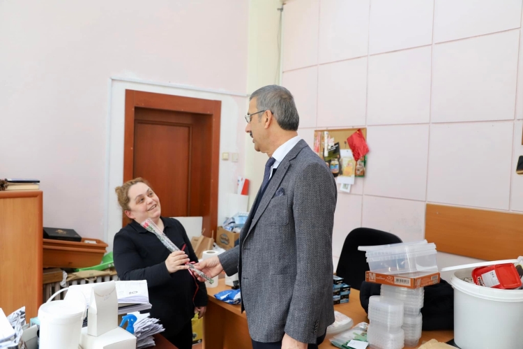 FİSKOBİRLİK BAŞKANI LÜTFİ BAYRAKTAR ÇALIŞANLARIN 8 MART DÜNYA KADINLAR GÜNÜNÜ KUTLADI