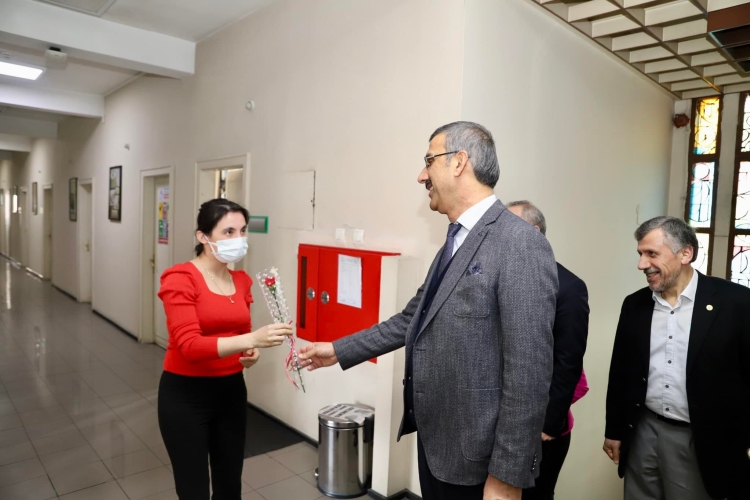 FİSKOBİRLİK BAŞKANI LÜTFİ BAYRAKTAR ÇALIŞANLARIN 8 MART DÜNYA KADINLAR GÜNÜNÜ KUTLADI