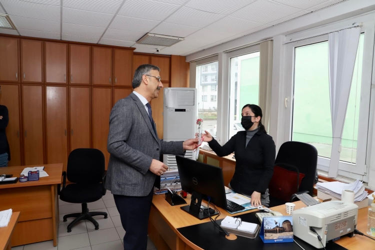 FİSKOBİRLİK BAŞKANI LÜTFİ BAYRAKTAR ÇALIŞANLARIN 8 MART DÜNYA KADINLAR GÜNÜNÜ KUTLADI