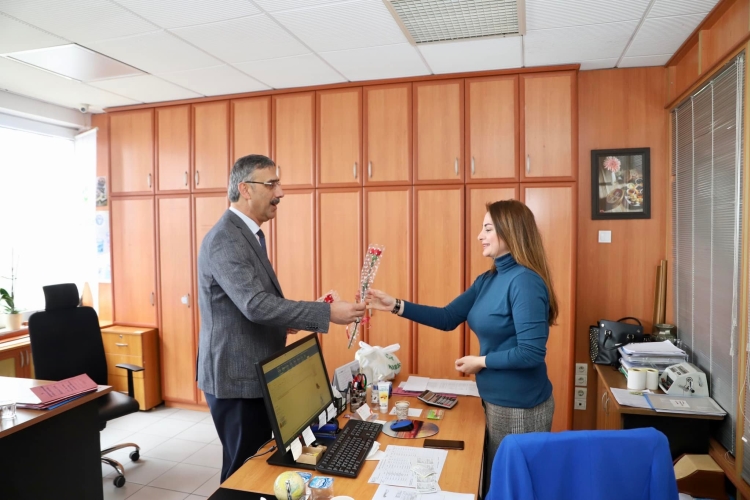 FİSKOBİRLİK BAŞKANI LÜTFİ BAYRAKTAR ÇALIŞANLARIN 8 MART DÜNYA KADINLAR GÜNÜNÜ KUTLADI