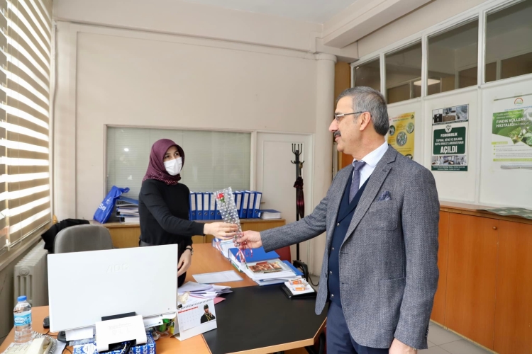 FİSKOBİRLİK BAŞKANI LÜTFİ BAYRAKTAR ÇALIŞANLARIN 8 MART DÜNYA KADINLAR GÜNÜNÜ KUTLADI